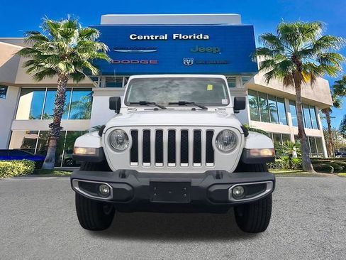 Used 2018 Jeep Wrangler Unlimited Sahara AWD/4WD image 3