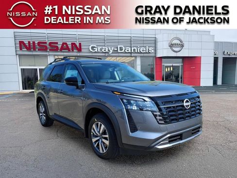 New 2026 Nissan Pathfinder SL image 1