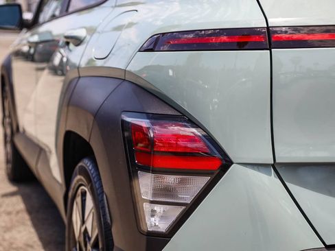 Used 2024 Hyundai Kona SEL FWD image 7