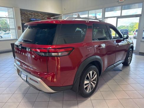 Used 2023 Nissan Pathfinder SL AWD/4WD image 15