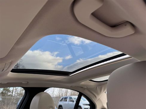 Used 2018 Mercedes-Benz C 300 4MATIC Sedan image 4