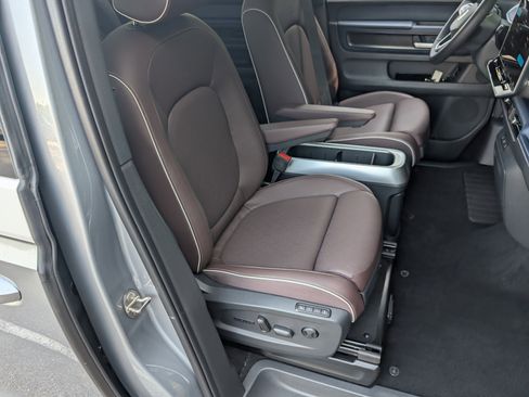 Used 2025 Volkswagen ID. Buzz Pro S Plus RWD image 22