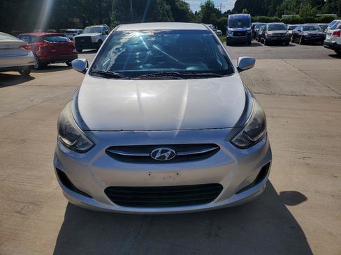 Used 2016 Hyundai Accent SE FWD image 2