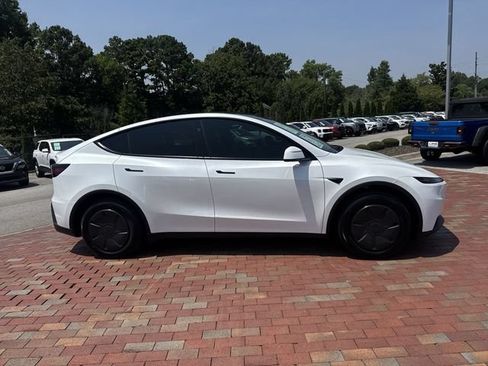 Used 2026 Tesla Model Y 2WD image 37