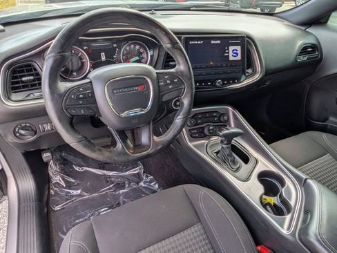 Used 2017 Dodge Challenger SXT RWD image 14