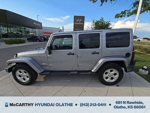 Used 2015 Jeep Wrangler Unlimited Sahara w/ Connectivity Group AWD/4WD image 14