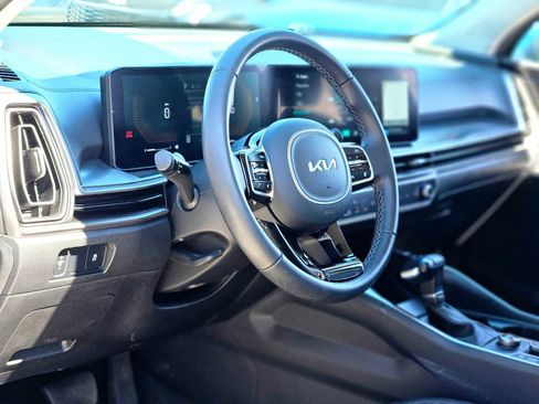Certified 2025 Kia Sorento S image 2