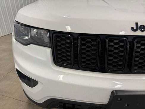 Certified 2019 Jeep Grand Cherokee Laredo AWD/4WD image 4