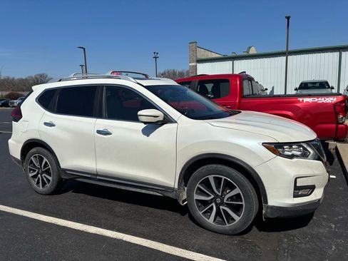 Used 2018 Nissan Rogue SL w/ Premium Package image 2