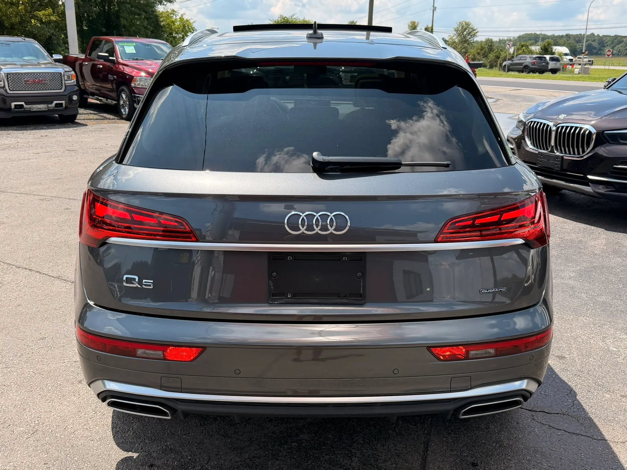 Used 2022 Audi Q5 2.0T Premium w/ Convenience Package AWD/4WD image 4