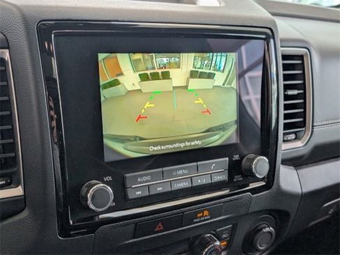 Used 2022 Nissan Frontier SV w/ SV Premium Package image 19