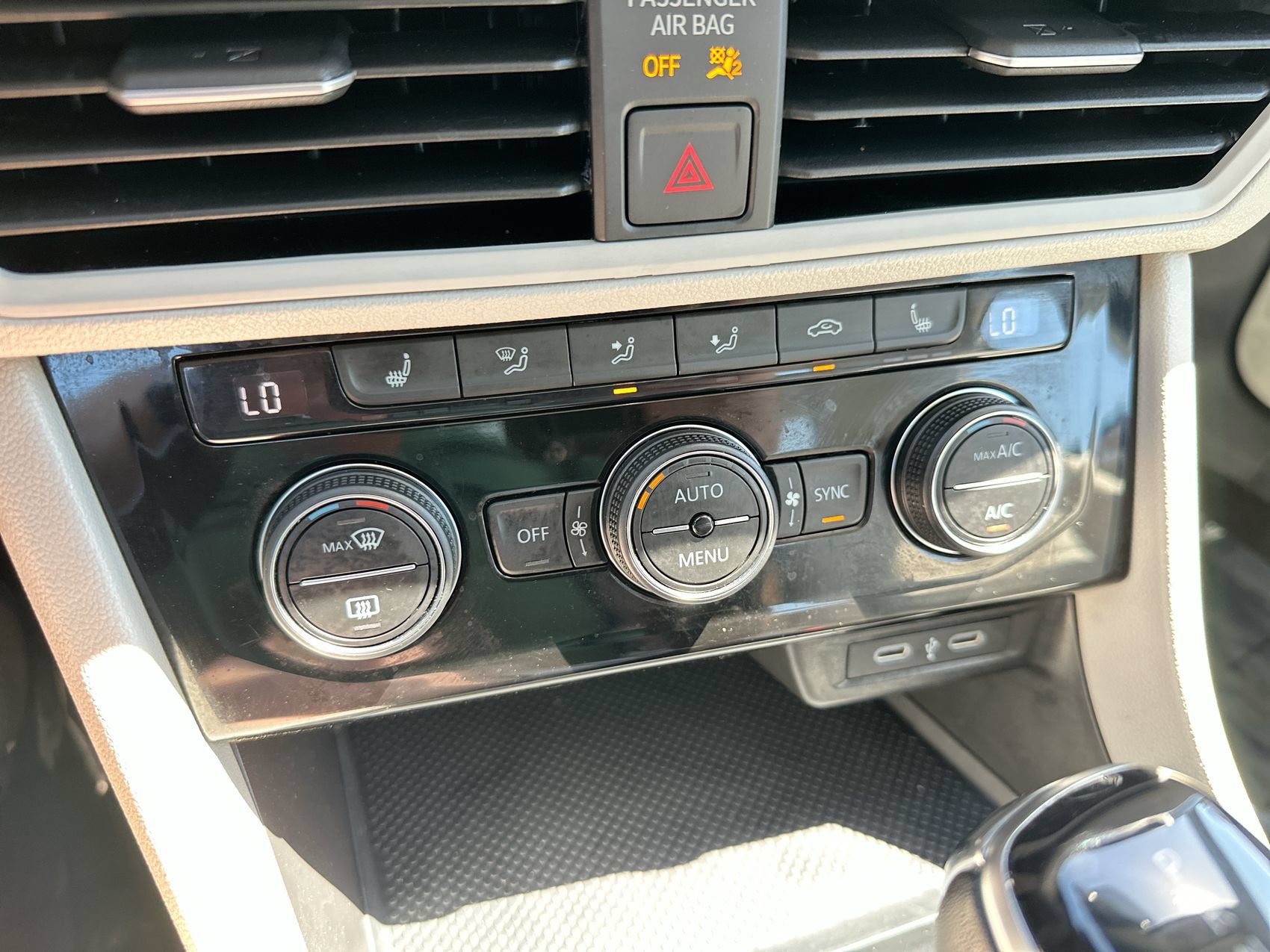 Used 2024 Volkswagen Jetta SE FWD image 18