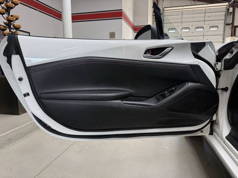 Used 2016 MAZDA MX-5 Miata Club RWD image 10