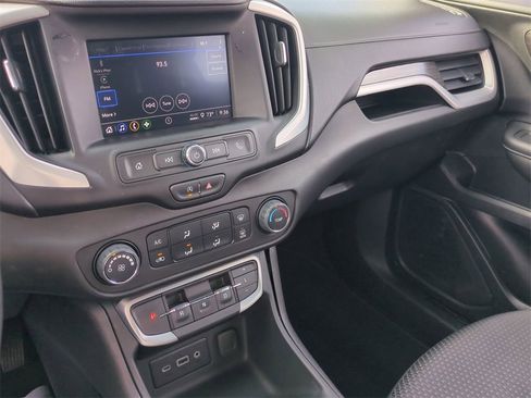 Used 2024 GMC Terrain SLE image 13