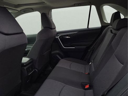 Used 2022 Toyota RAV4 XLE image 10