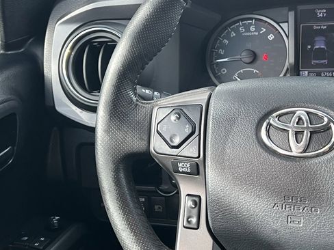Used 2019 Toyota Tacoma TRD Off-Road image 33
