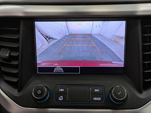 Used 2022 GMC Acadia SLE w/ Driver Convenience Package image 9