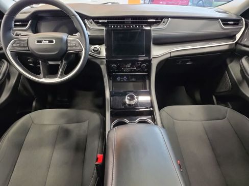 Used 2023 Jeep Grand Cherokee Laredo w/ Luxury Tech Group I AWD/4WD image 32