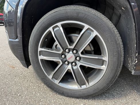Used 2018 GMC Acadia Denali w/ Technology Package FWD image 8