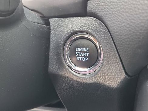 Used 2020 Toyota RAV4 XLE w/ Convenience Package FWD image 32