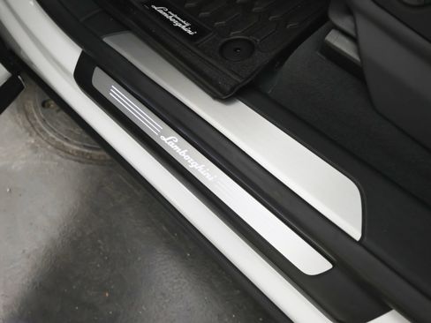 Used 2022 Lamborghini Urus image 25