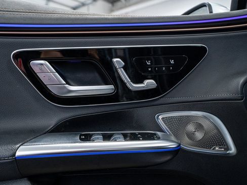 Used 2023 Mercedes-Benz EQE 500 4MATIC Sedan image 33