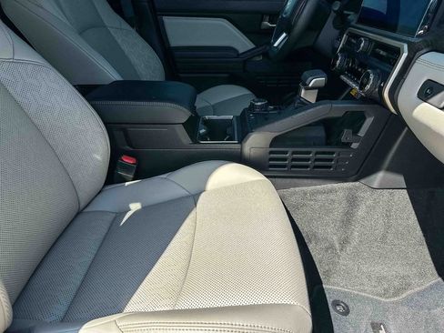 Used 2024 Toyota Tacoma Limited AWD/4WD image 23