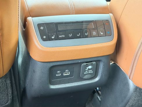 Used 2024 Nissan Pathfinder Platinum AWD/4WD image 12