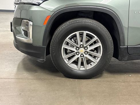 Used 2022 Chevrolet Traverse LT FWD image 9
