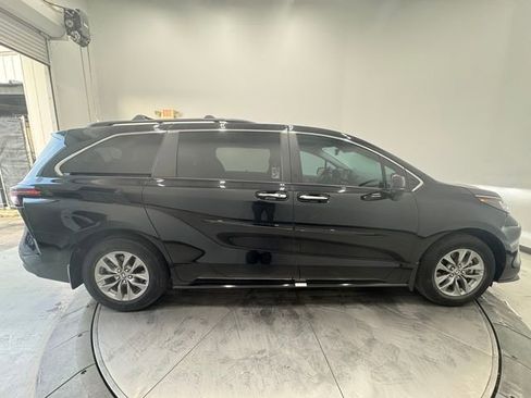 Used 2024 Toyota Sienna XLE w/ XLE Plus Package FWD image 14