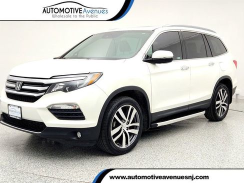 Used 2018 Honda Pilot Touring image 1