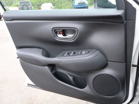 Certified 2026 Honda HR-V EX-L image 30
