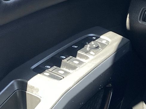 Certified 2024 Nissan Pathfinder SV FWD image 25