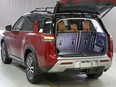 Certified 2022 Nissan Pathfinder Platinum w/ Cargo Package image 21