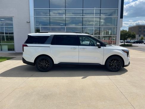 New 2027 Kia Carnival SX Prestige FWD image 4