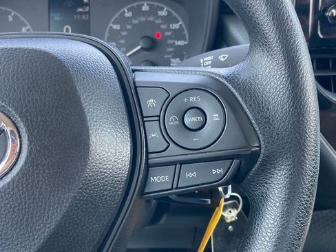 Used 2025 Toyota Corolla LE FWD image 17