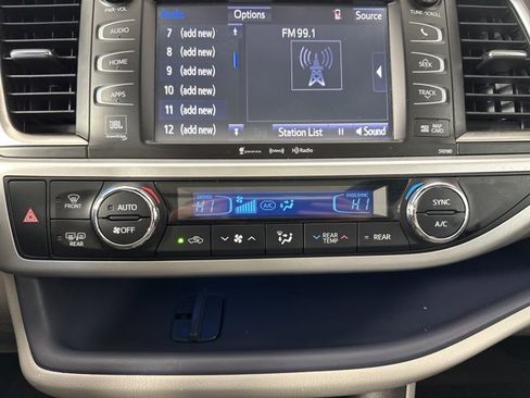 Used 2018 Toyota Highlander Limited Platinum image 19