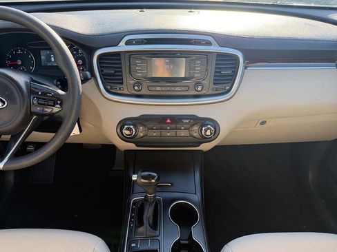Used 2016 Kia Sorento LX FWD image 16