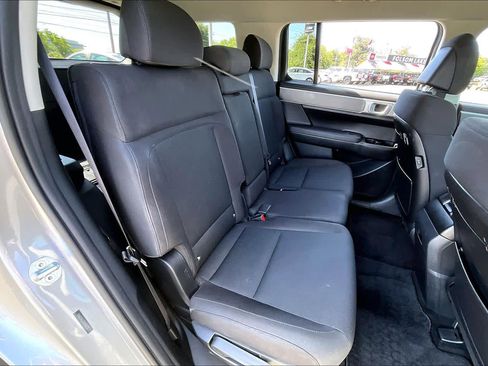 Used 2025 Hyundai Santa Fe SE FWD image 19