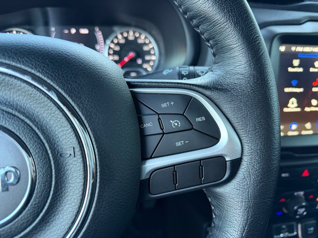 Used 2023 Jeep Renegade Latitude w/ Premium Group AWD/4WD image 18