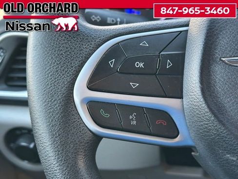 Used 2017 Chrysler Pacifica Touring image 23