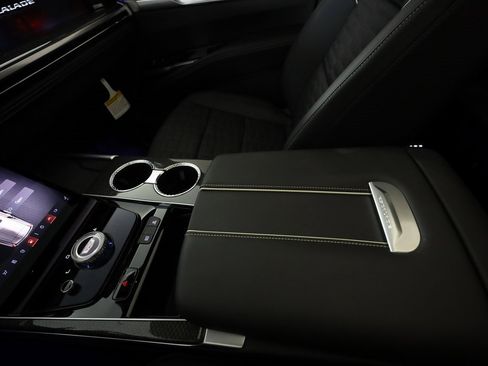 Used 2025 Cadillac Escalade V w/ LPO, ONYX Package image 38