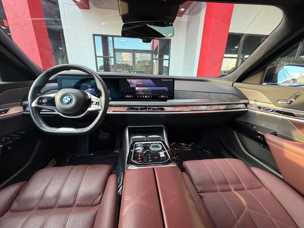 Used 2023 BMW i7 xDrive60 AWD/4WD image 26