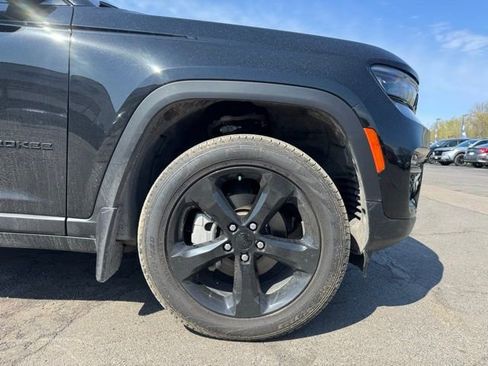 Used 2025 Jeep Grand Cherokee Limited w/ Black Appearance Package AWD/4WD image 10
