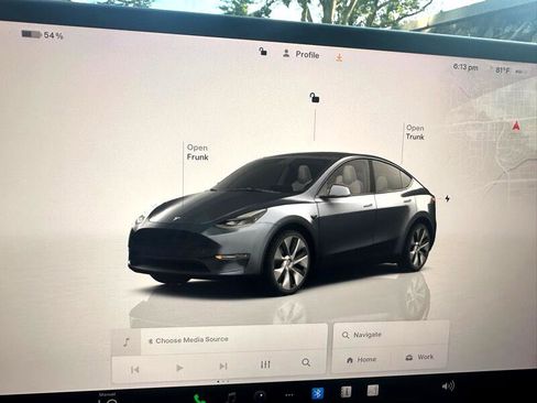 Used 2023 Tesla Model Y Long Range image 27