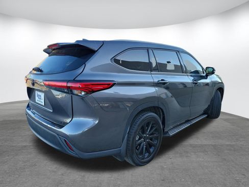 Used 2022 Toyota Highlander XLE FWD image 5