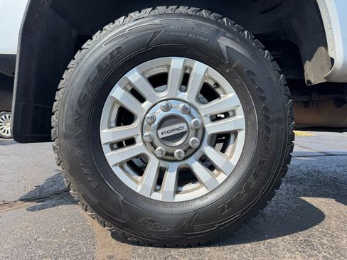Used 2017 Ford F250 XLT w/ FX4 Off-Road Package AWD/4WD image 13