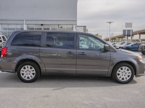 Used 2017 Dodge Grand Caravan SE w/ Power Window Group FWD image 4
