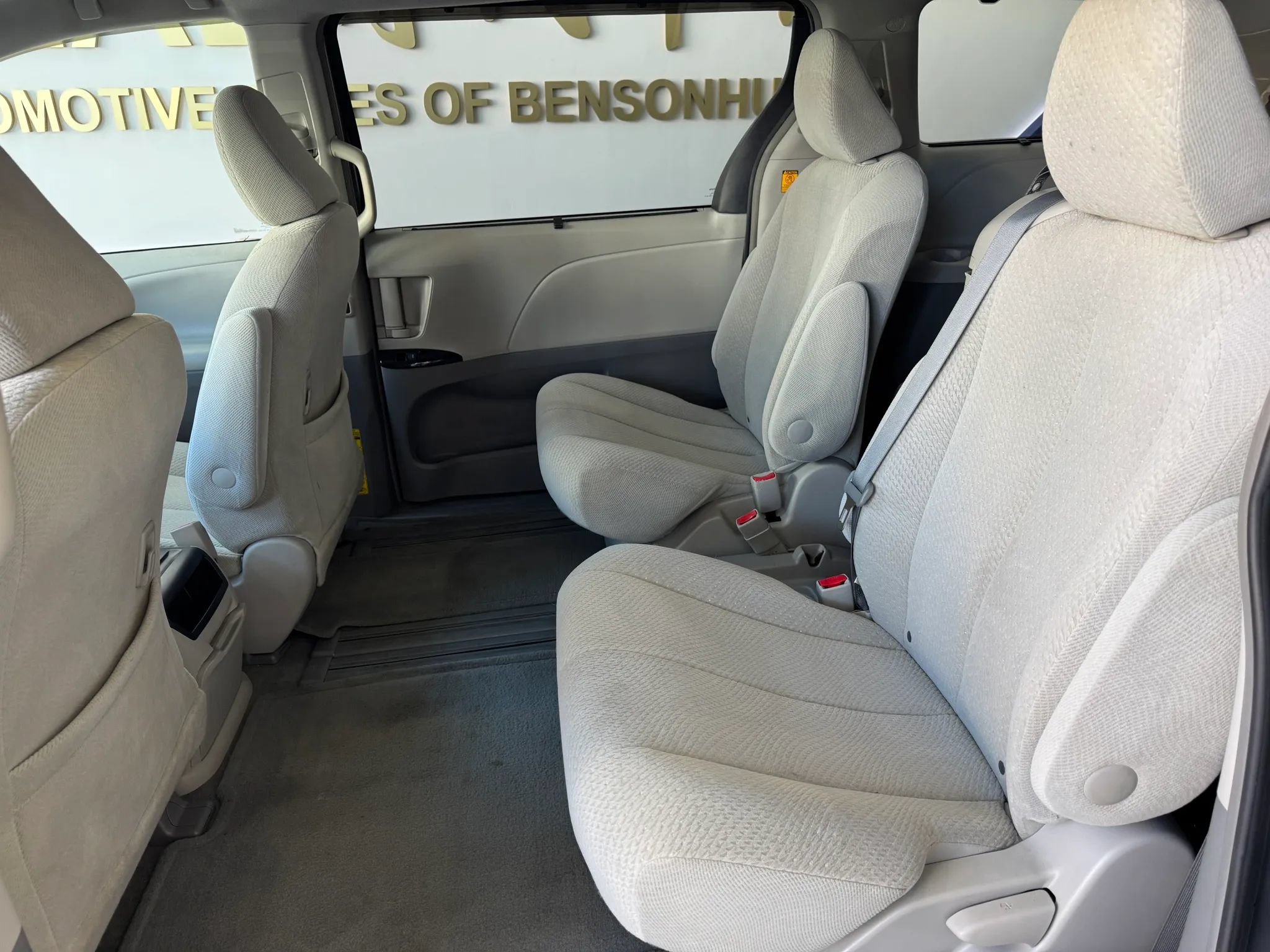 Used 2012 Toyota Sienna LE FWD image 24