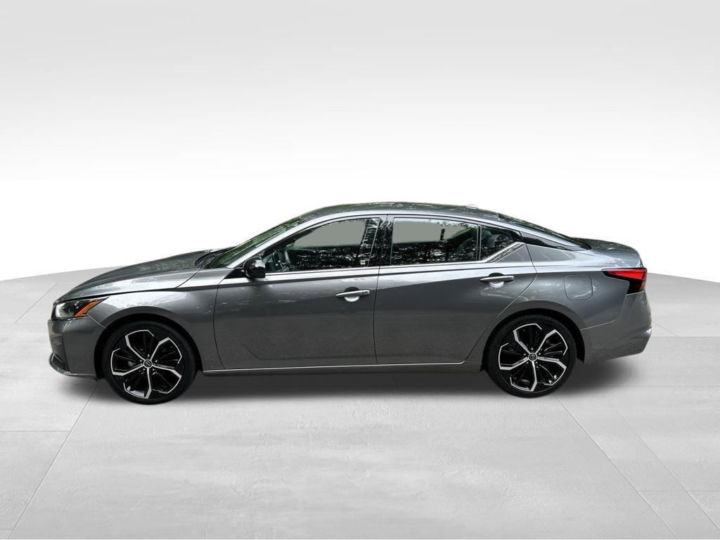 Used 2024 Nissan Altima 2.5 SR FWD image 2
